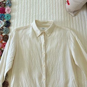 UNIQLO Cream Linen Button Up Shirt size Small